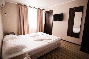 Фото номера Улучшенный двухместный номер с 1 кроватью Отель Hotel Capri г. Сухум 6