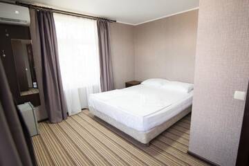 Фото номера Улучшенный двухместный номер с 1 кроватью Отель Hotel Capri г. Сухум 4