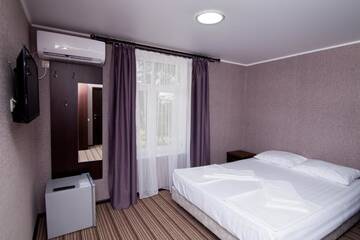 Фото номера Улучшенный двухместный номер с 1 кроватью Отель Hotel Capri г. Сухум 5