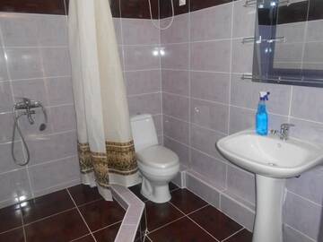 Фото номера Стандартный четырехместный номер Мини-отель Гостевой дом  г. Сухум 11