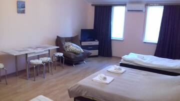 Фото номера Полулюкс Апартаменты Dioskuriya Guest House г. Сухум 10