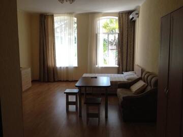 Фото номера Номер-студио с видом на море Апартаменты Dioskuriya Guest House г. Сухум 9