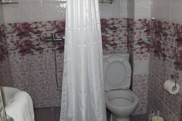 Фото номера Двухместный номер с 2 отдельными кроватями и ванной комнатой Гостевой дом АннаМария г. Сухум 15