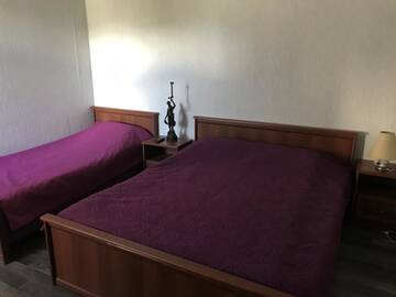 Фото номера Стандартный трехместный номер Гостевой дом Holidays In Sukhum г. Сухум 6