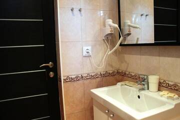 Фото номера Семейный двухкомнатный номер Отель Vesna Hotel г. Сухум 8