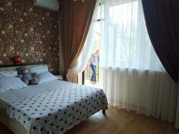Фото номера Полулюкс с балконом Гостевой дом ИЛФИ-ПАНОРАМА г. Сухум 4