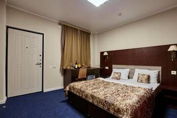 Фото номера Стандартный двухместный номер с 1 кроватью Отель Hotel Comfort г. Сухум 3