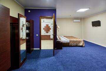 Фото номера Семейный номер Делюкс Отель Hotel Comfort г. Сухум 3