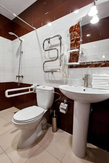 Фото номера Семейный номер Отель Hotel Comfort г. Сухум 4