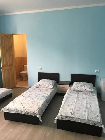 Фото номера Стандартный трехместный номер Отель Kashtak-shanti Hotel г. Сухум 9