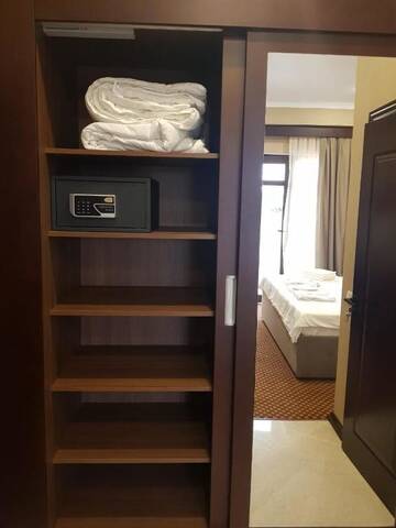 Фото номера Двухместный номер с 2 отдельными кроватями и балконом Отель AinLan г. Сухум 17