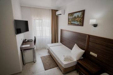 Фото номера Номер с кроватью размера «king-size» Отель Hotel Samson г. Сухум 2
