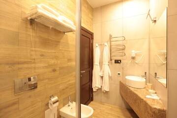 Фото номера Большой двухместный номер с 1 кроватью Отель Boutique-hotel ANANA г. Сухум 7