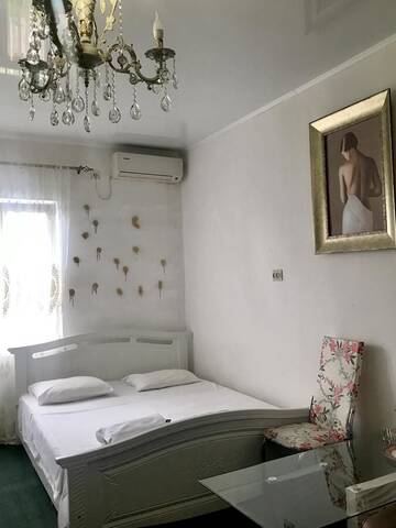 Фото номера Трехместный номер с душем Отель Hotel Sakura г. Сухум 2