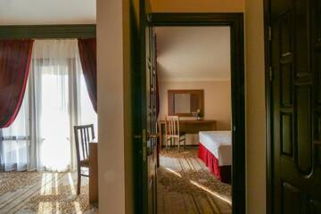 Фото номера Семейный номер Отель Garuda Boutique Hotel г. Сухум 4