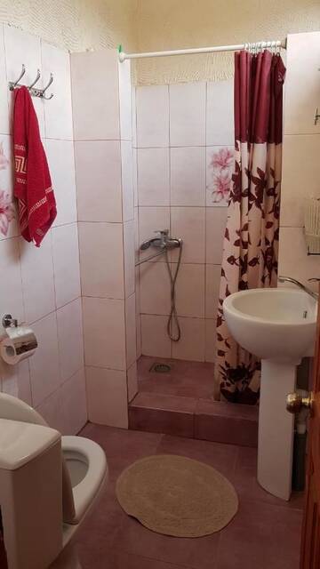 Фото номера Дом с 2 спальнями Дома для отпуска Домик под ключ в квартале от набережной г. Сухум 12