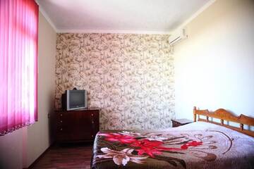 Фото номера Коттедж с 6 спальнями Дома для отпуска РОМАШКА -Сухум г. Сухум 15